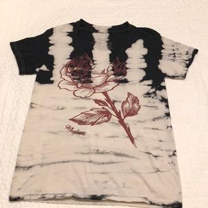 Empyre Zumiez (Rose Bleached Choker Shirt) Small